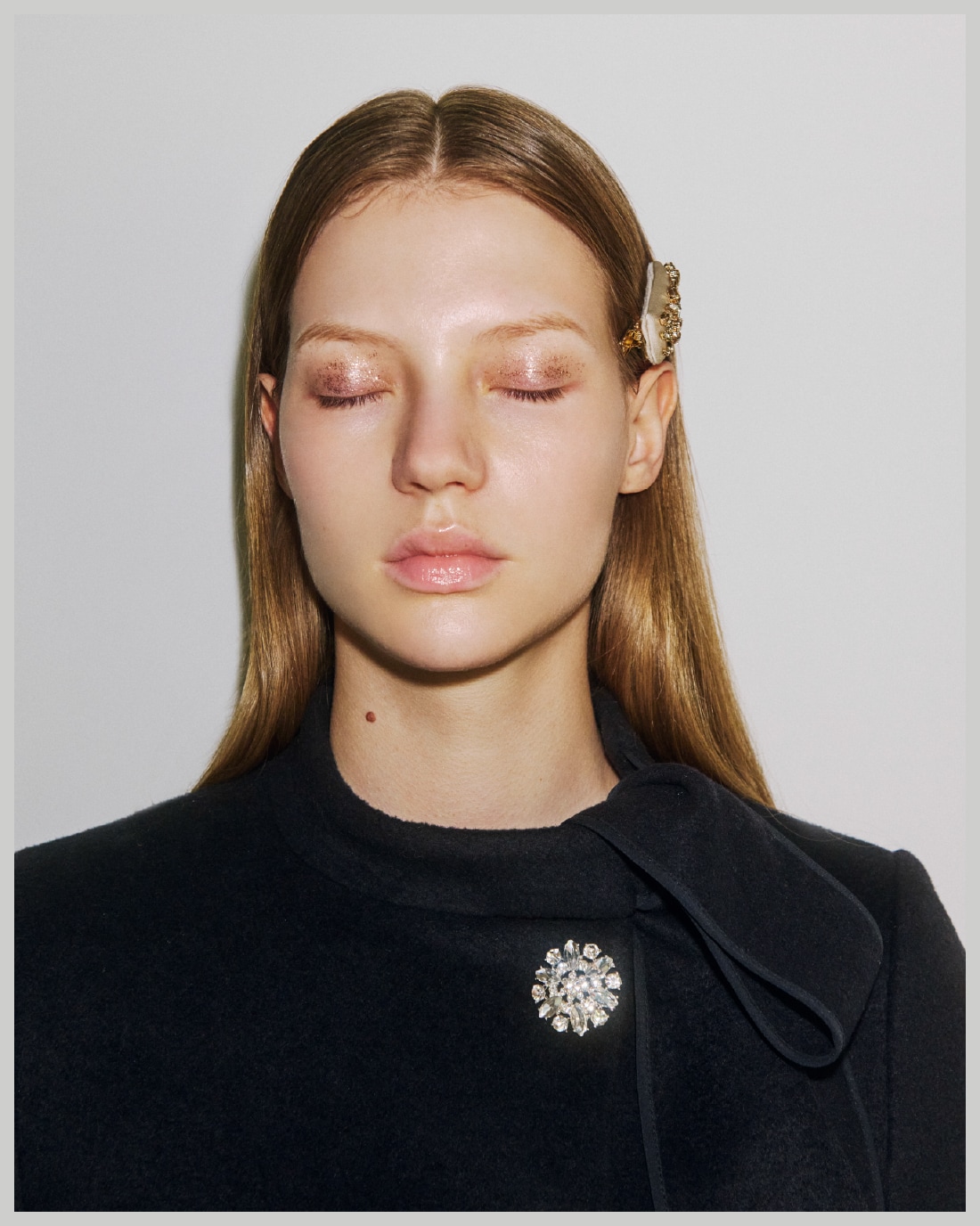 Aラインビジューリボンコートの襟周りのアップ写真