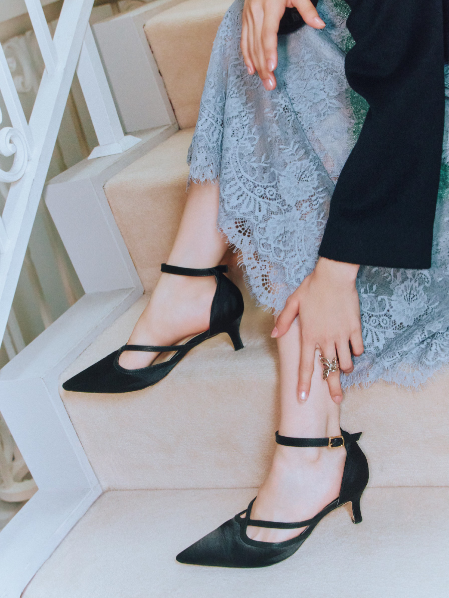 Shoesを着用しているモデル