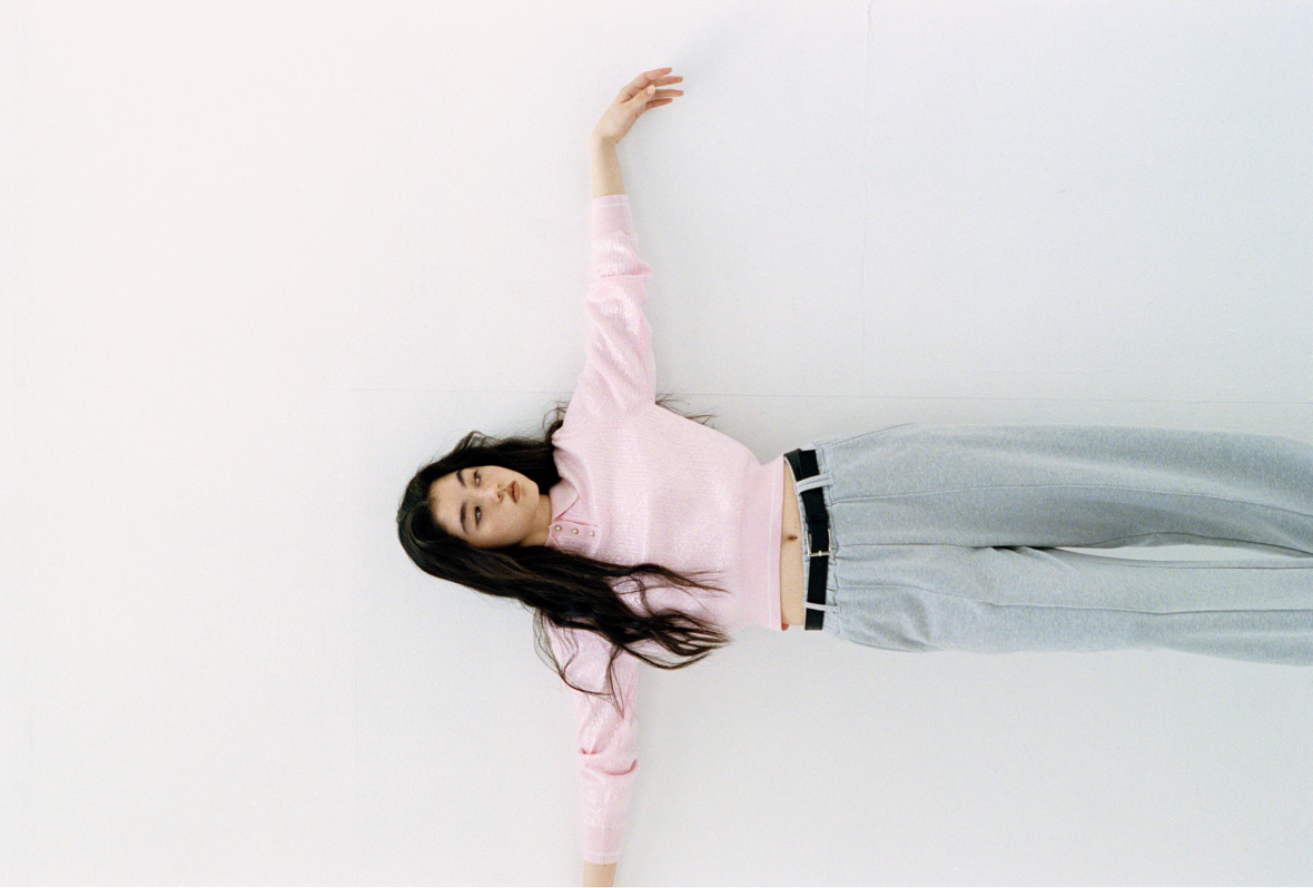 同コーディネートの全身写真