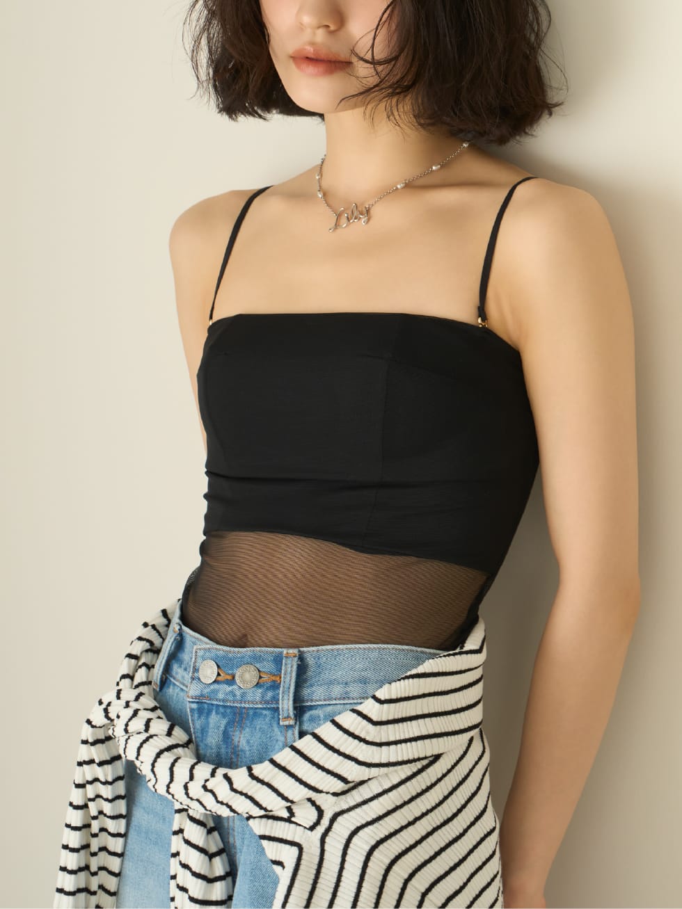 黒のキャミソールブラ