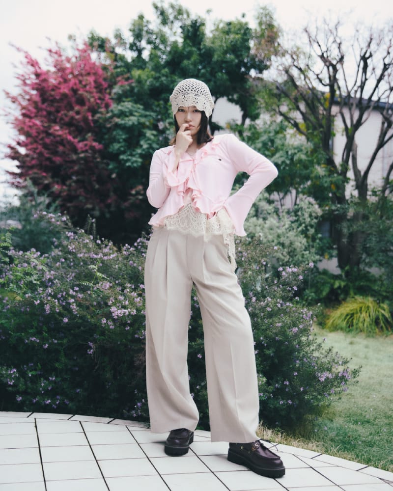 UVプロテクト Cardigan Dress Camisole tops Pants Beanie Shoesを着用したモデル