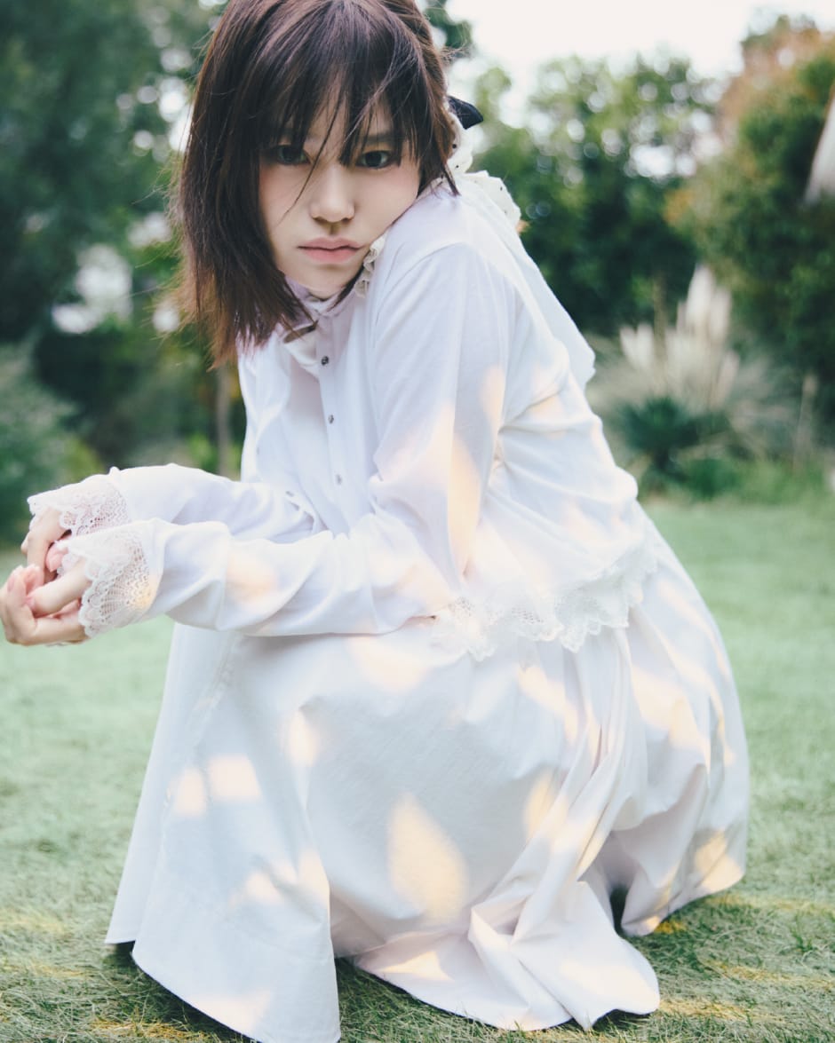 UVプロテクト 接触冷感 Cardigan Dress Hair Accessory Bag Socks Bootsを着用したモデル