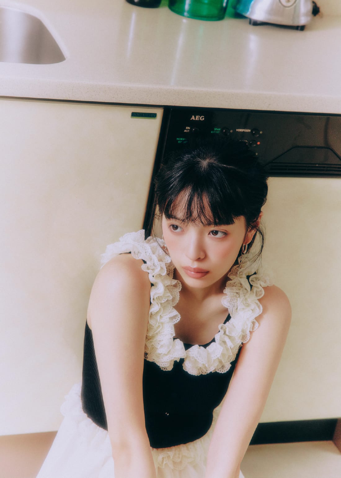 dress pierced earrings bootsを着用したモデル