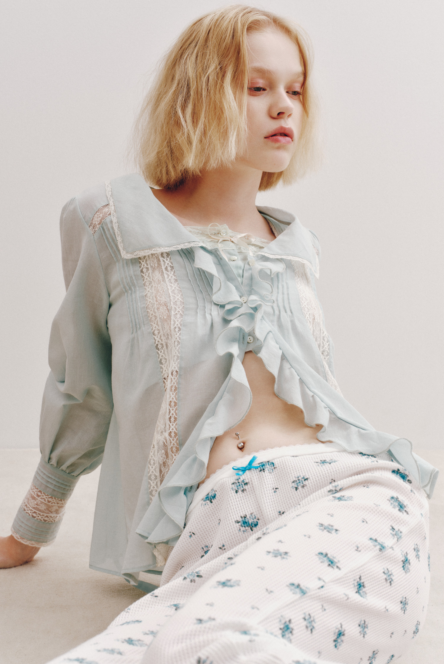 Blouse と Tops、Pants のスタイリング 1枚目
