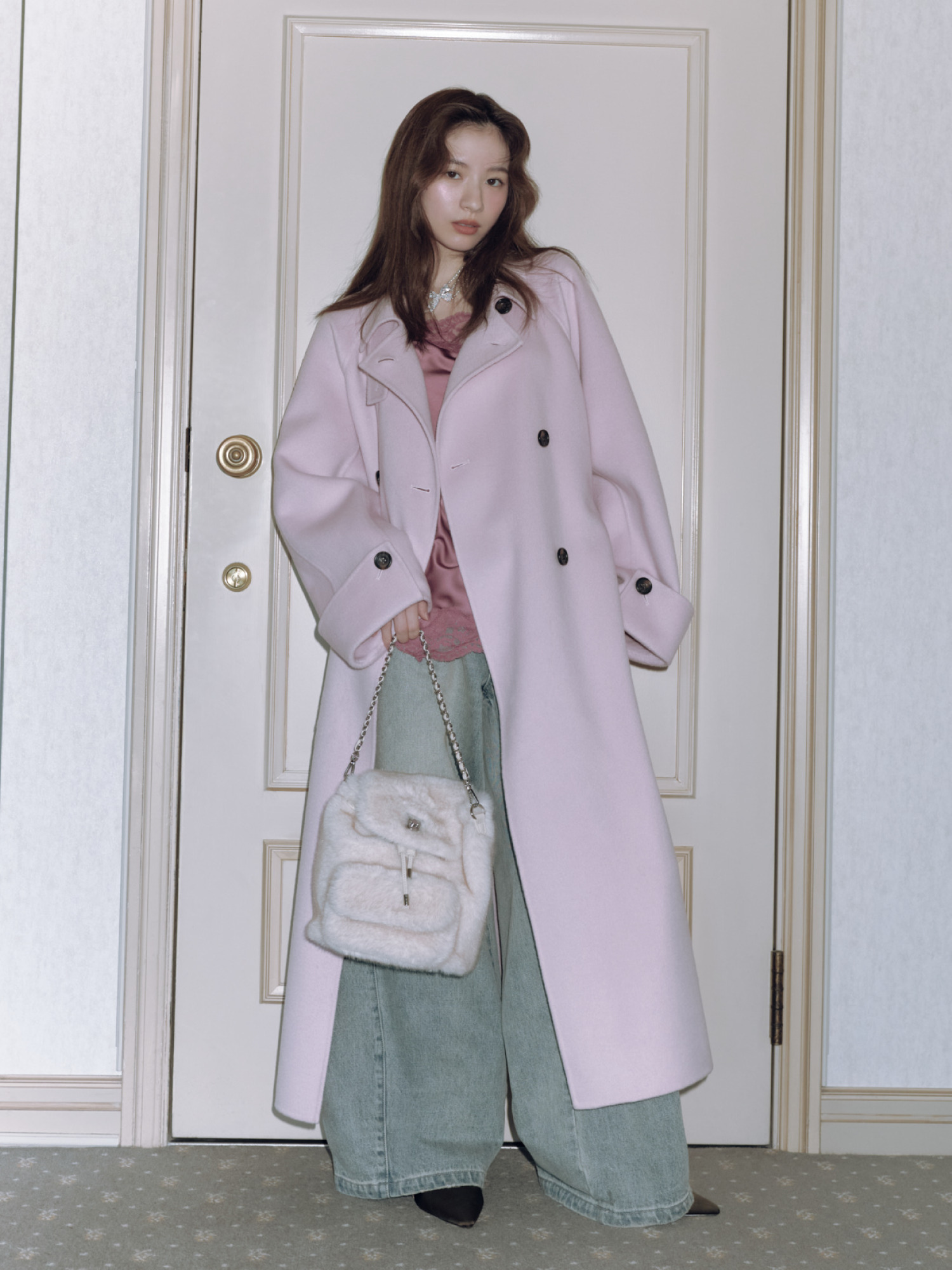 stand collar long coat の着用カット 2枚目