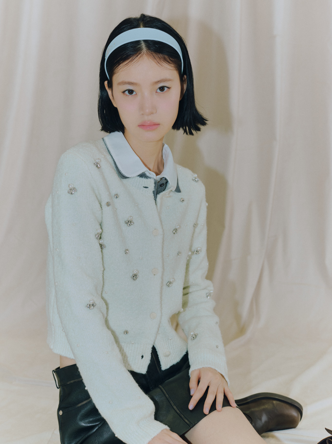 Bijou Knit Cardigan アイボリーの着用カット