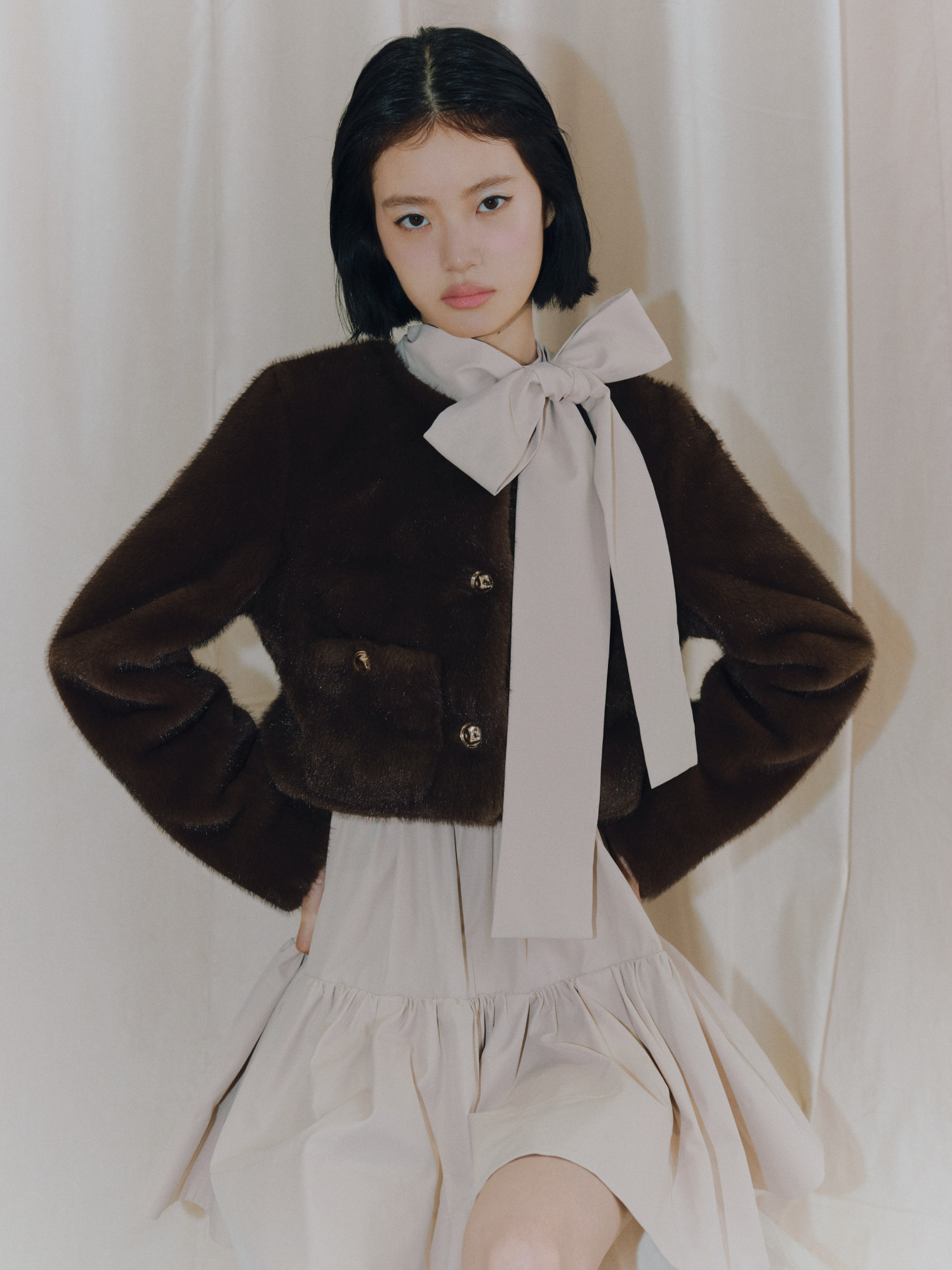 Eco Fur Jacket ブラウンの着用カット 2枚目