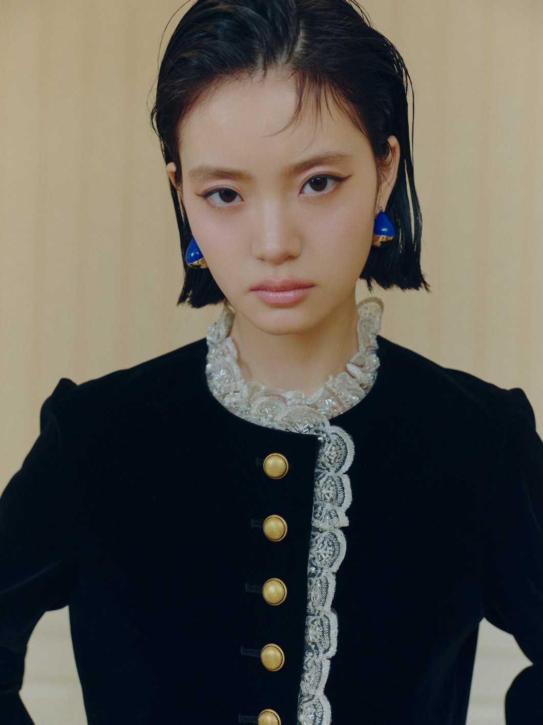 ベロアジャケットを着たポートレート
