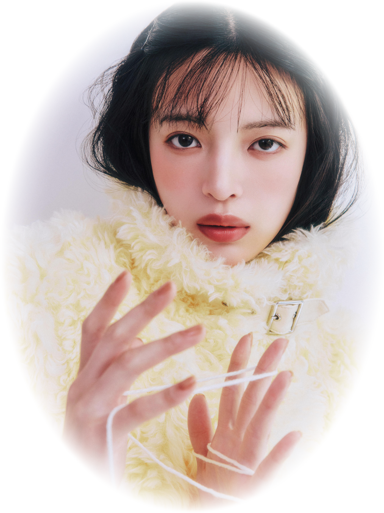 style1 ボアジャケットの襟元と手元のアップ（別カット）