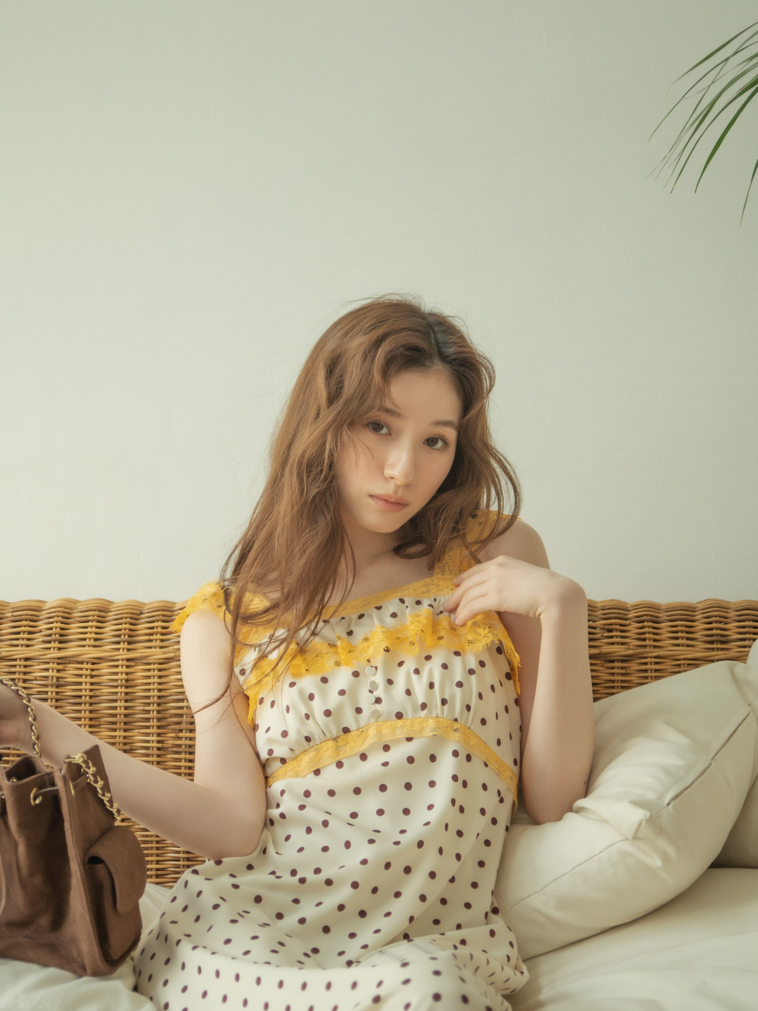 crocsを着用した女性