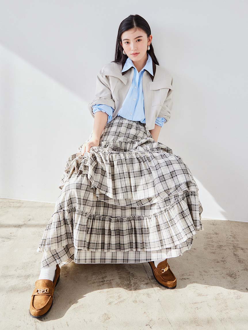 椅子に座っている女性
