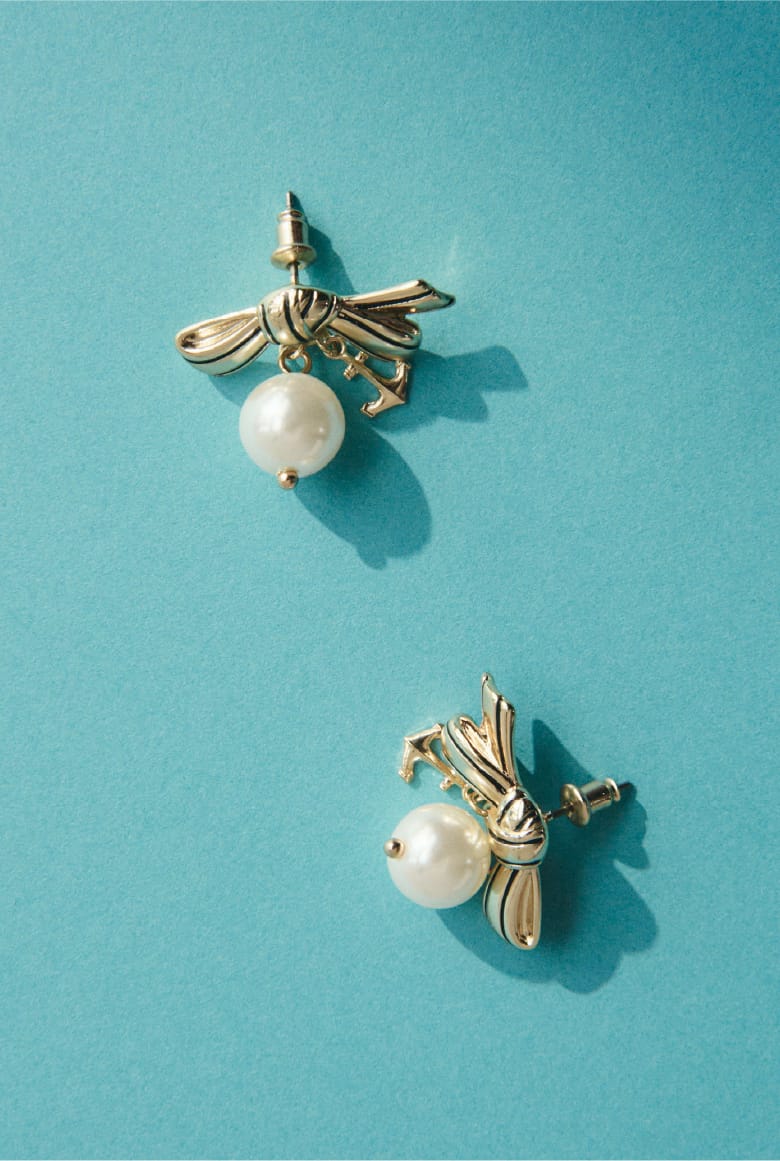 Pierced earringsの画像